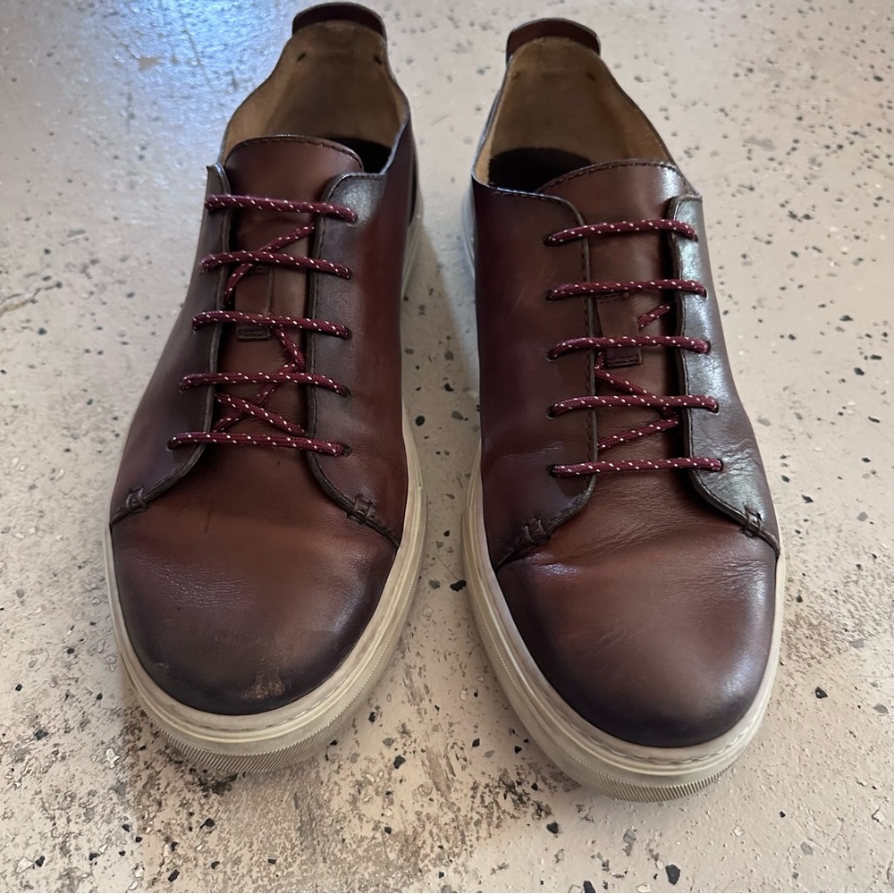 Gucci brown leather low top shoes Sz9